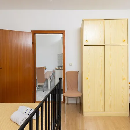 Poolside * لوكفا روجوزنيكا