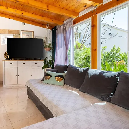 Poolside * لوكفا روجوزنيكا