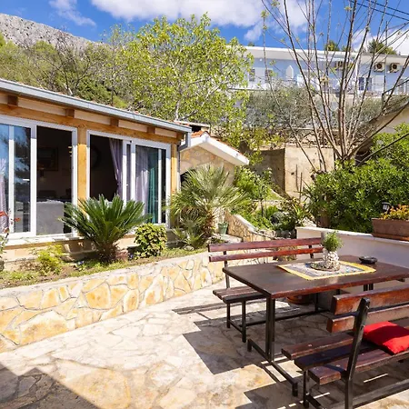 Poolside لوكفا روجوزنيكا