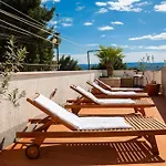 شقة Poolside