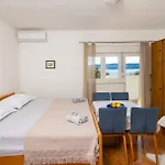 Poolside شقة لوكفا روجوزنيكا