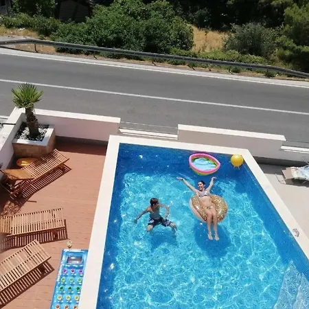 Poolside Apartment *