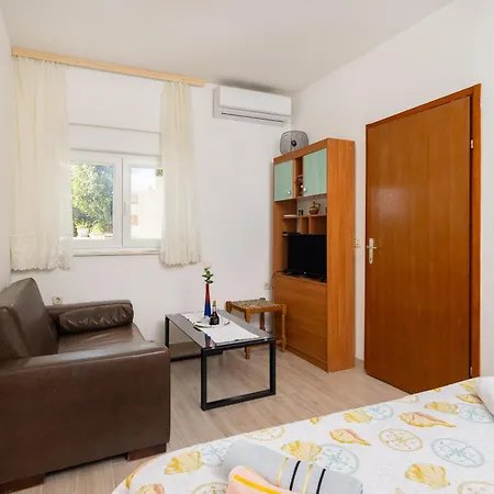 Poolside Apartment Lokva Rogoznica