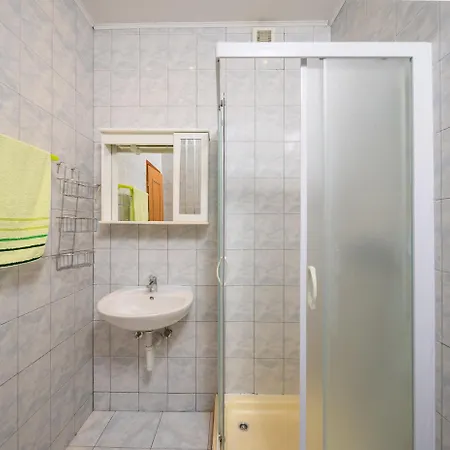 Poolside Appartement *