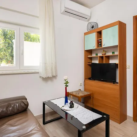 Apartment Poolside Lokva Rogoznica