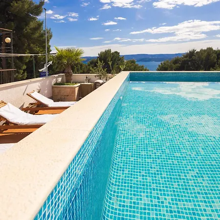Poolside Apartment *