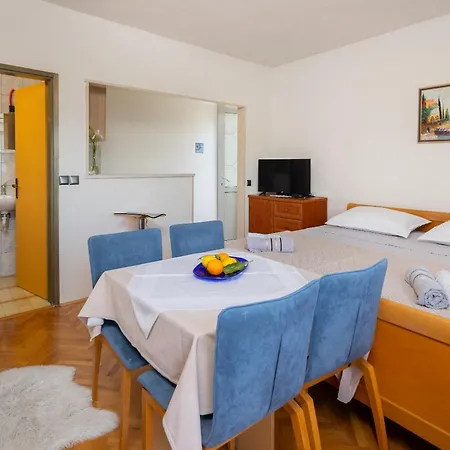 Poolside Apartment Lokva Rogoznica