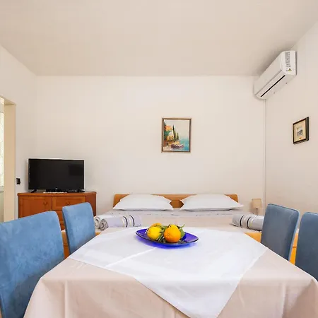 Poolside Appartement