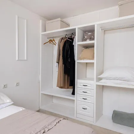 Poolside Appartement