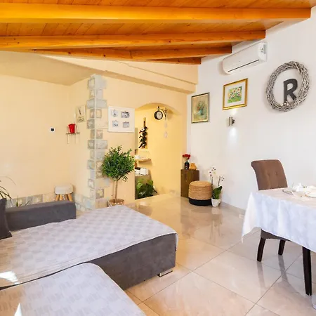 Poolside Apartman