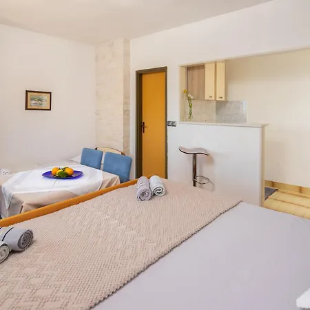 Poolside Apartmán