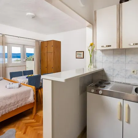 Poolside Apartmán *