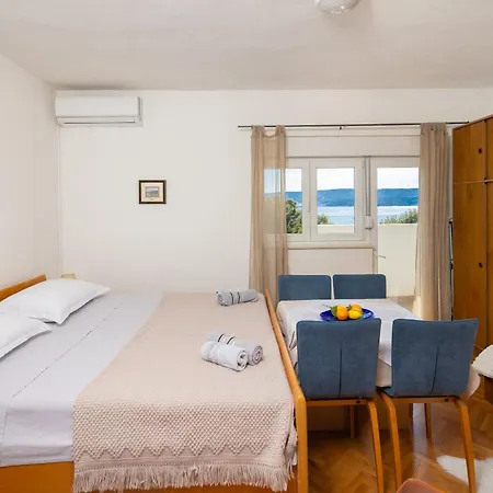 Poolside Apartmán Lokva Rogoznica